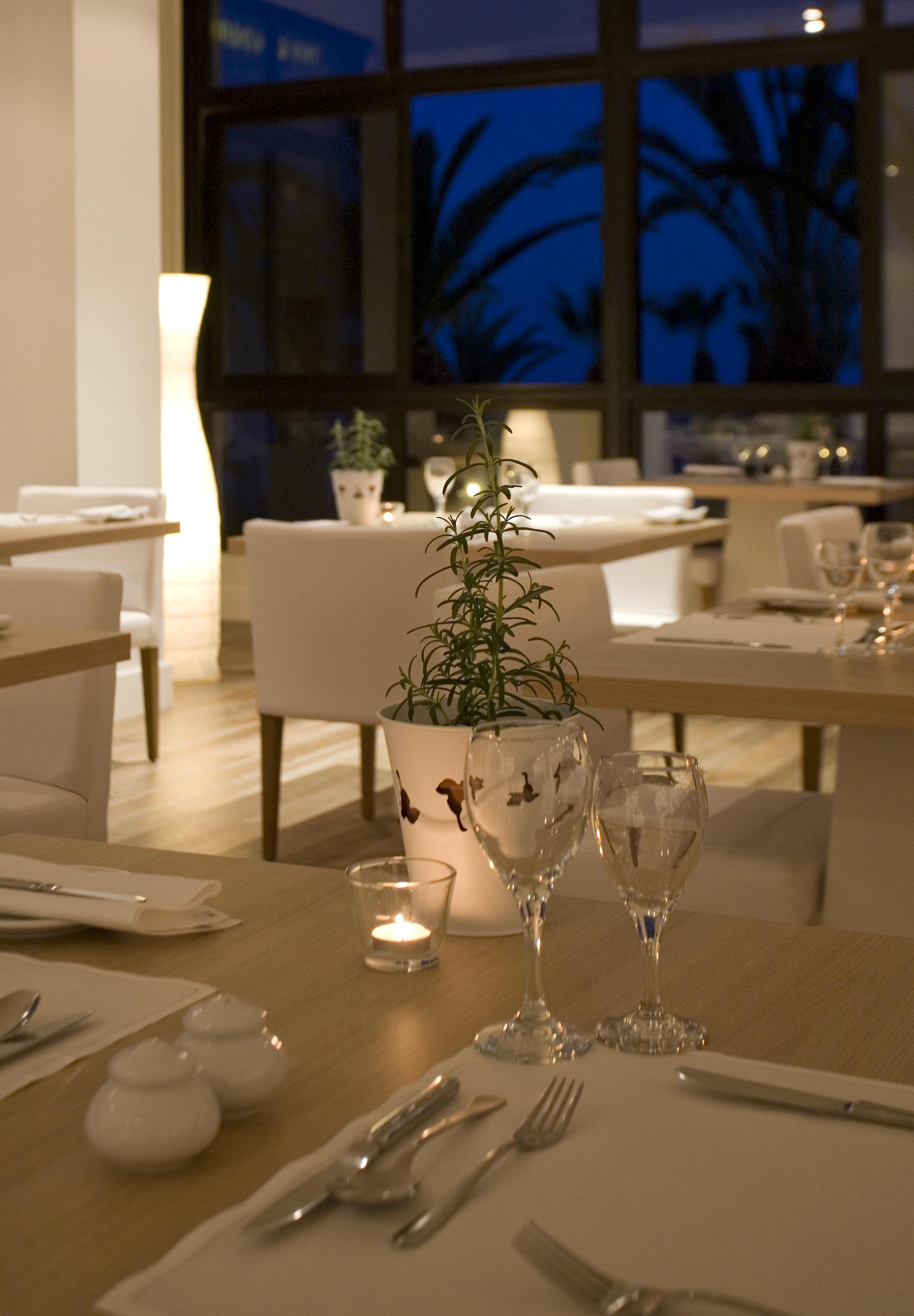 Sandy Beach Hotel & Spa - Ex Sentido Larnaca Restaurace fotografie
